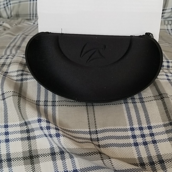 Eagle eyes black eyeglass case - Picture 3 of 3